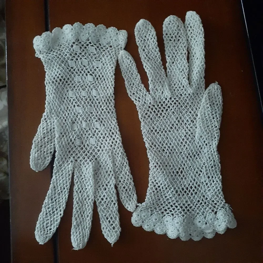 Vintage crochet white gloves girls child size handmade crocheted vintage gloves